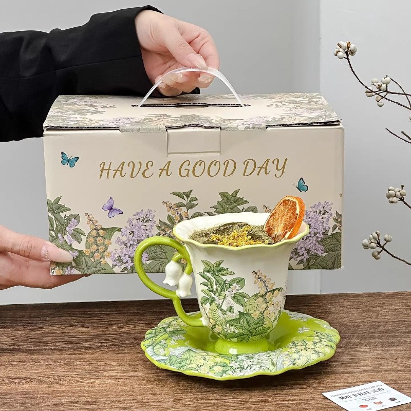 Coffee Tea Set Up - Vadideki zambakları çiçek açan öğleden sonra